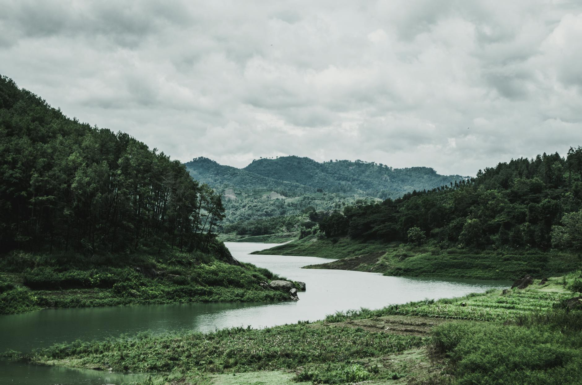 বিধ্বস্ত সময়ের অলিখিত আখ্যান